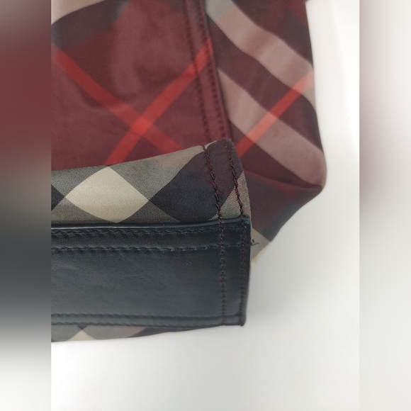Burberry Authentic Buckleigh Packable Tote - Picture 14 of 16